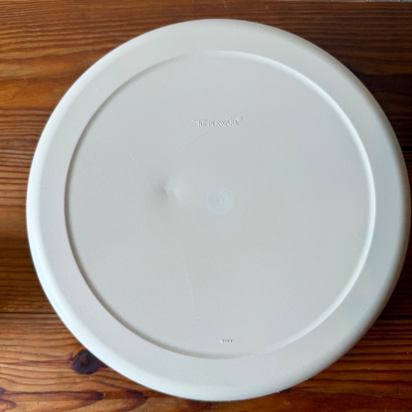 Vintage White Tupperware Relish Tray with Lid & Center Dip Bowl - Picture 13 of 14